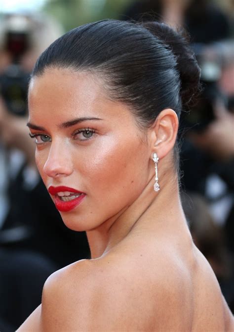 adriana lima top falls off|Adriana Lima tearfully hits the runway in her last ever appearance .